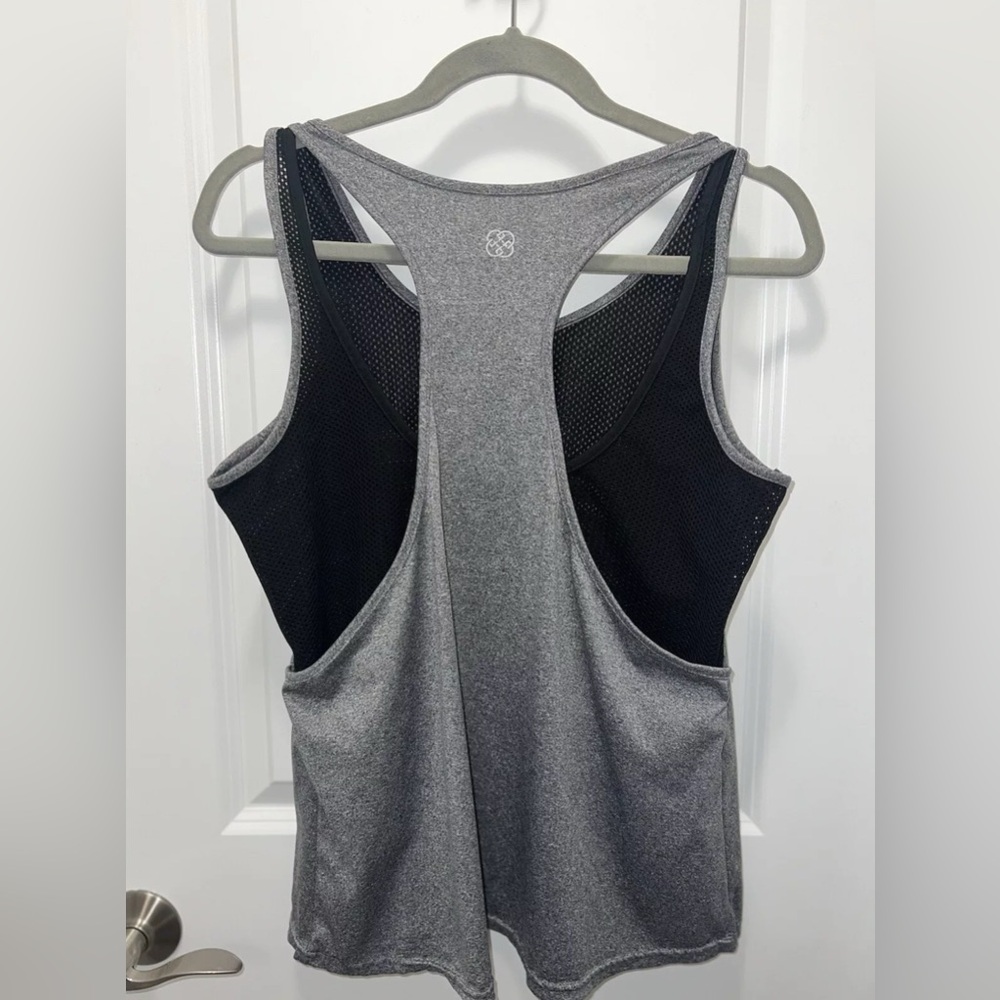 Daisy Fuentes Fit Woman’s Workout Athletic Top Athleisure Size Medium